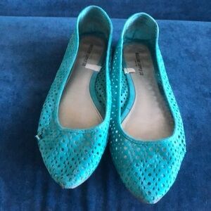 Green laser cut flat point toe shoes in size 10